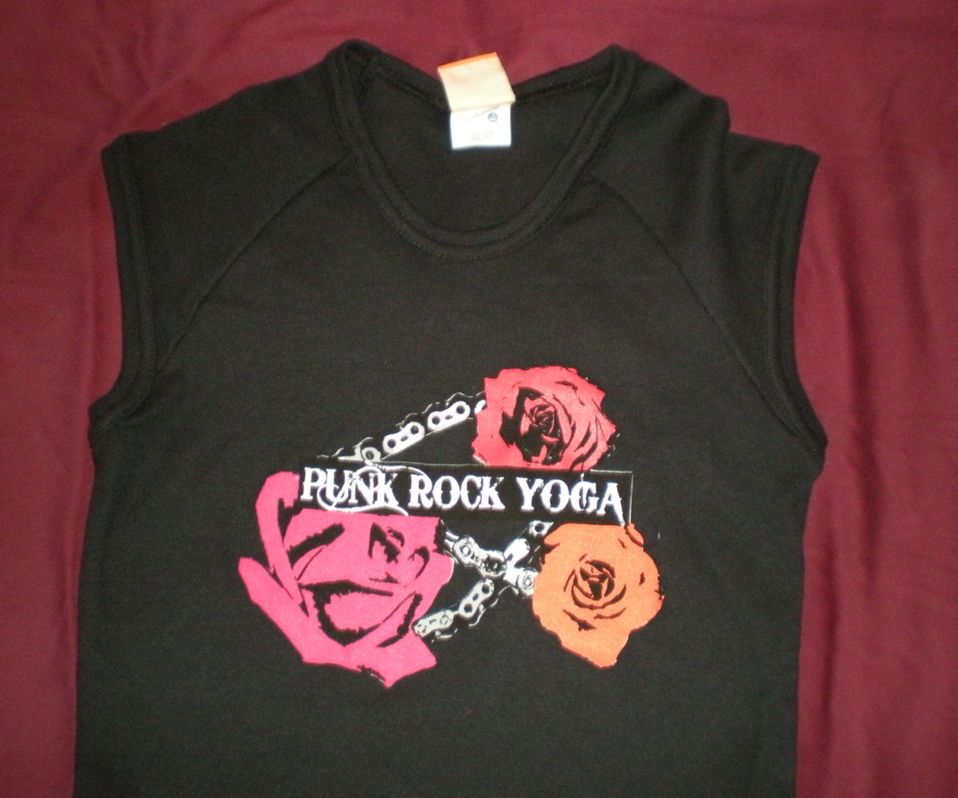 black seeleveless tee